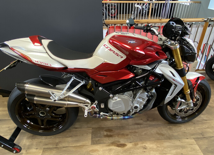 B1142EDE-12DC-42B2-B4D0-2CBD00FC4EA7_1_201_a