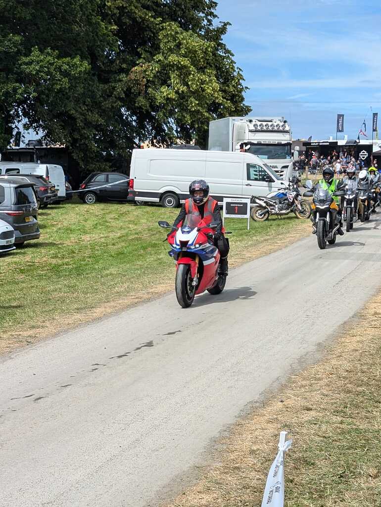 Test Rides - Honda CBR1000RR-R and Kawasaki ZX-4RR - Other