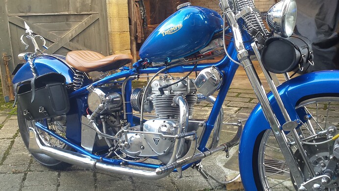 Triumph 10.19 003